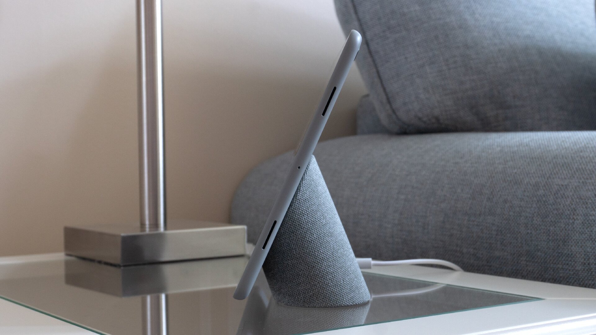 Das Pixel-Tablet verfügt über vier eigene Lautsprecher, zwei auf jeder Seite, wenn es im Querformat verwendet wird.