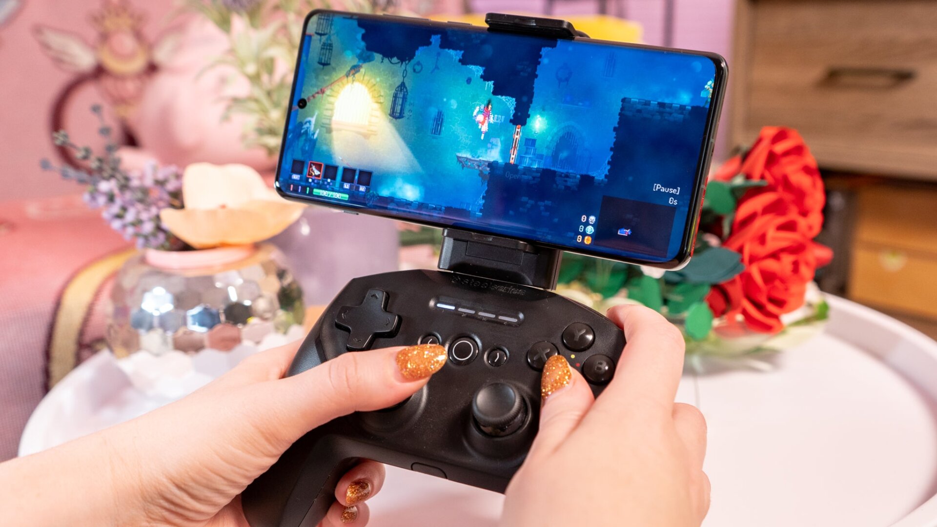 Dead Cells auf dem OnePlus 12 im SteelSeries Stratus+ spielen. 