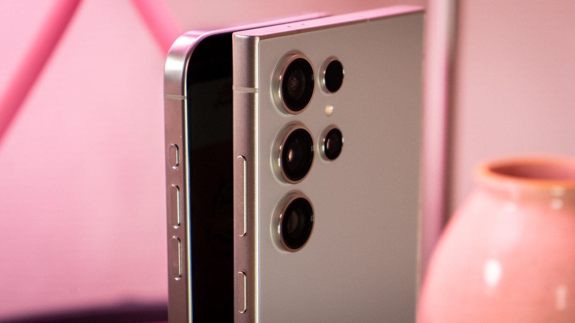 Ein kleiner Vergleich des iPhone 15 Pro Max und des Galaxy S24 Ultra.