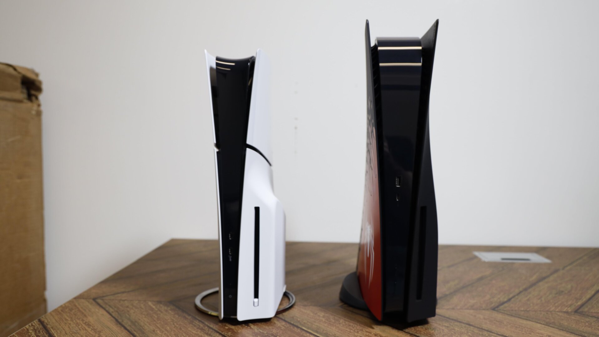 Während die schlankere PS5 die Gesamtgröße reduziert hat, könnte eine neue PlayStation 5 „Pro“ eine leichte Neugestaltung erfordern.