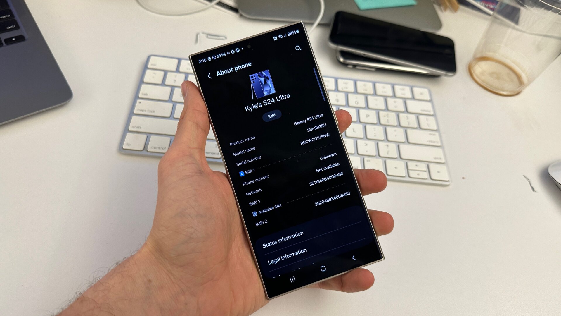 Am einfachsten finden Sie die Modellnummer Ihres Android-Telefons in den Einstellungen. Andernfalls müssen Sie möglicherweise kreativ werden.