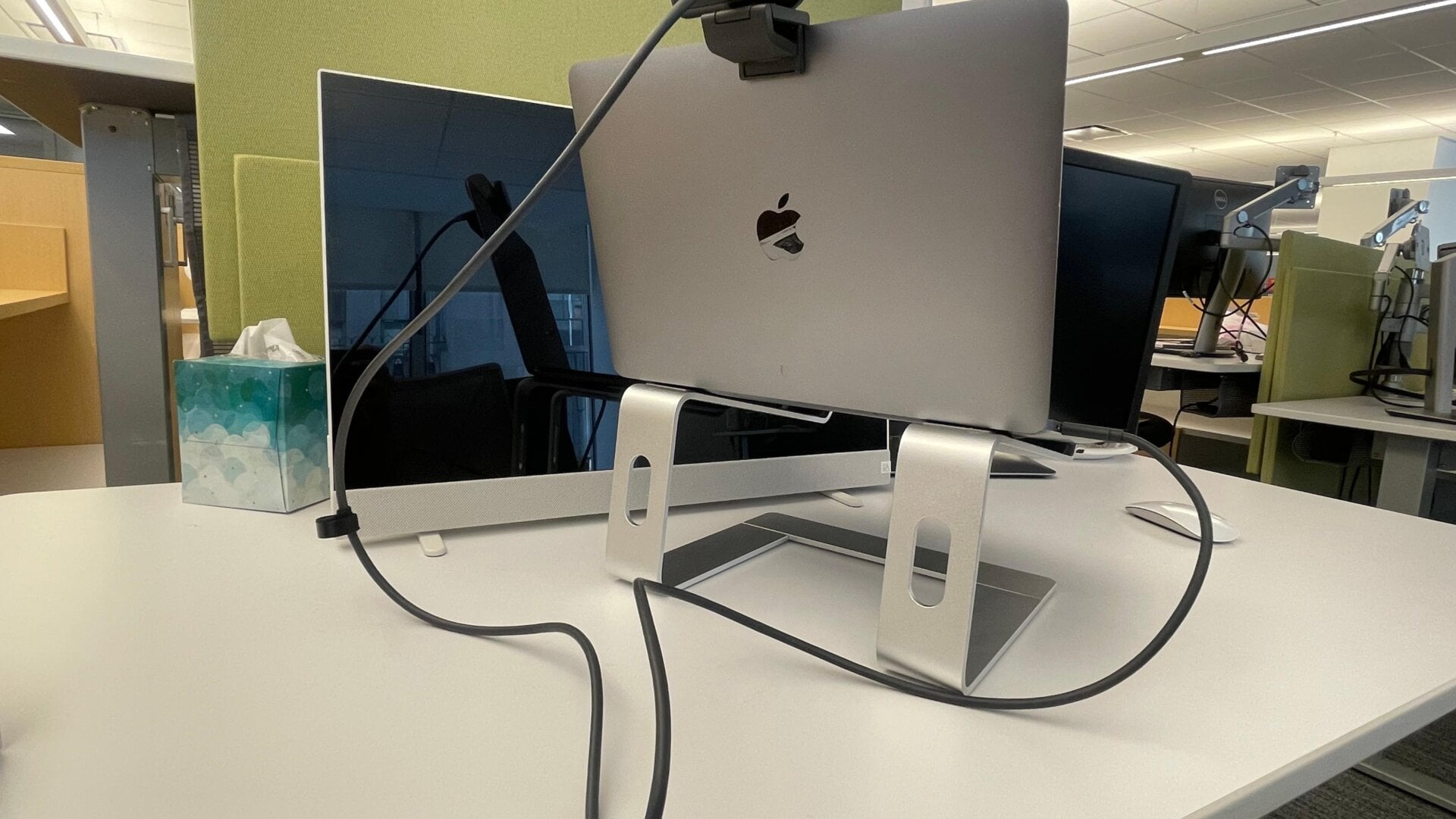 Sehen Sie, wie sperrig dieses Kabel ist. 