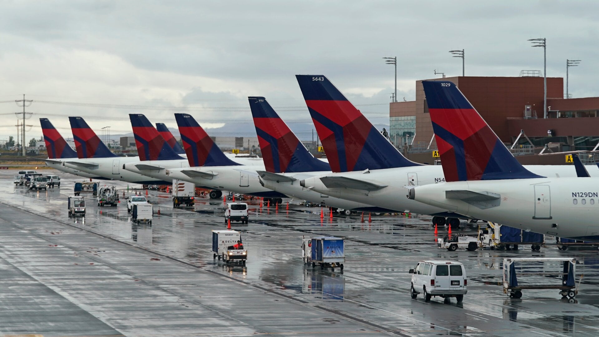 Aktenfoto von Delta-Flugzeugen am Salt Lake City International Airport in Salt Lake City im Jahr 2022