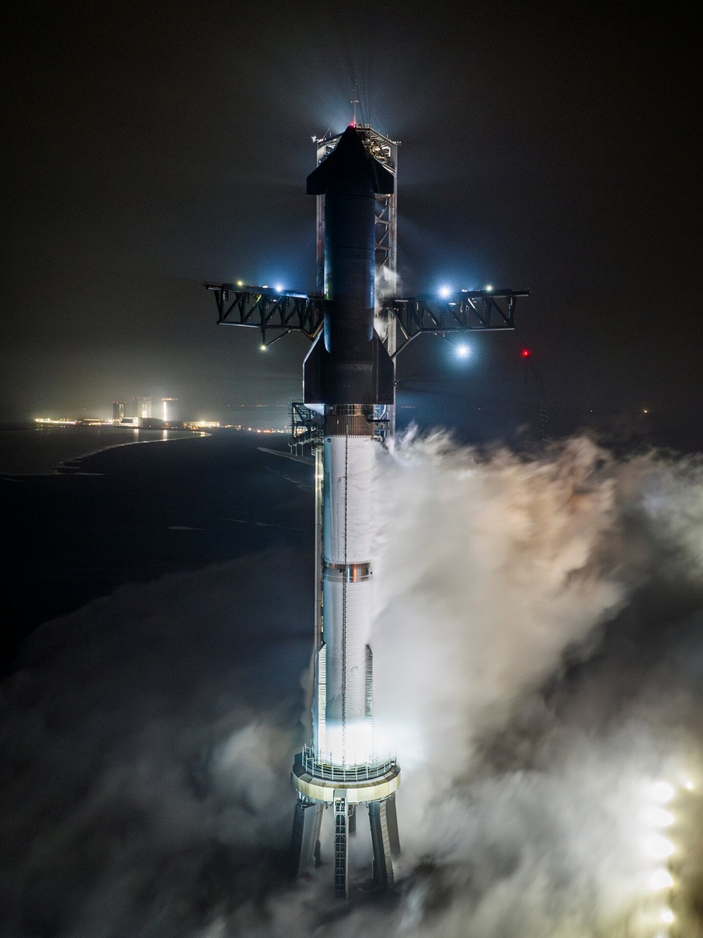 Die Starship-Rakete startete bei ihrer nassen Generalprobe am Sonntagabend.