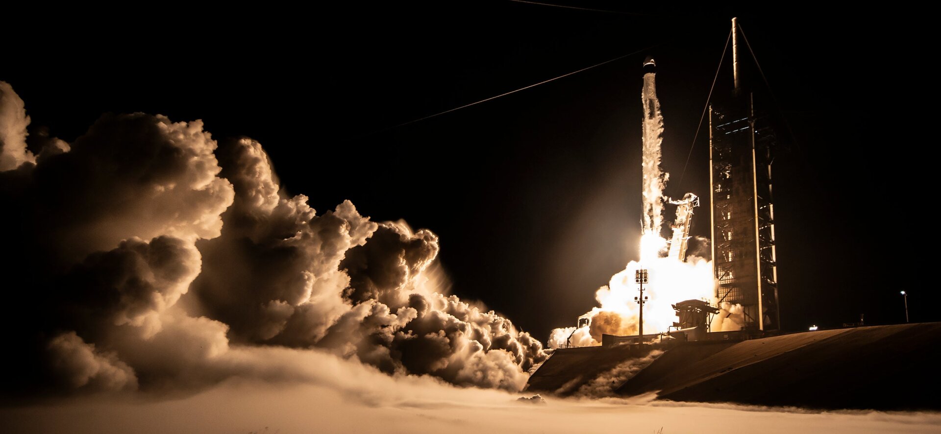 Ein Falcon 9 startet 
