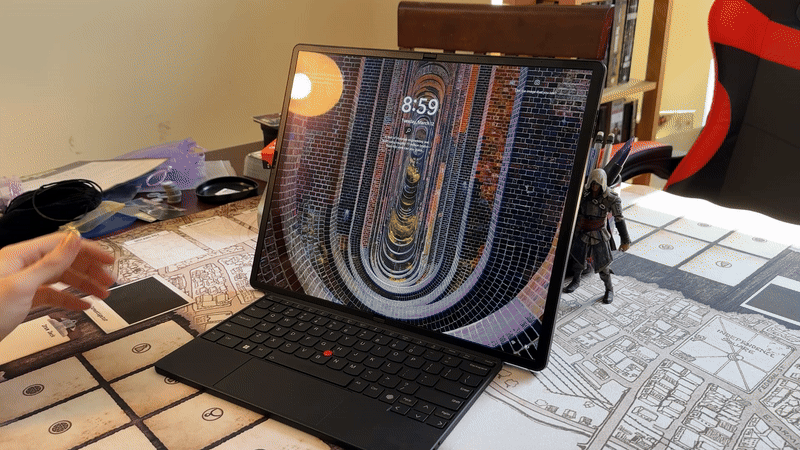 Das ThinkPad lässt sich ganz einfach auseinandernehmen und in einen Laptop verwandeln. Allerdings können Sie es nicht mit in den Bildschirm integrierten Tasten unterwegs verwenden.