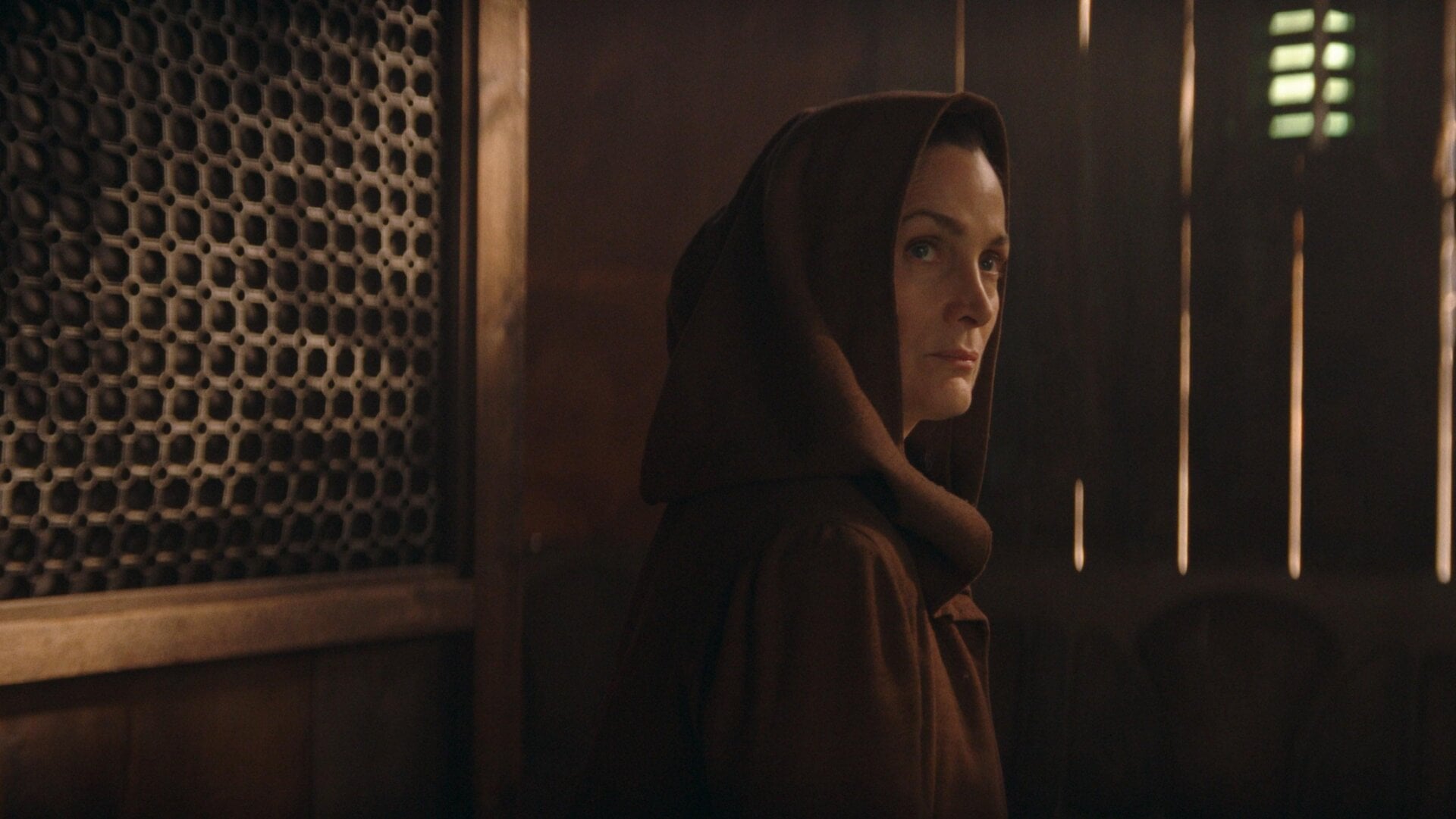 Carrie-Anne Moss als Jedi-Meisterin Indara Der Akolyth.