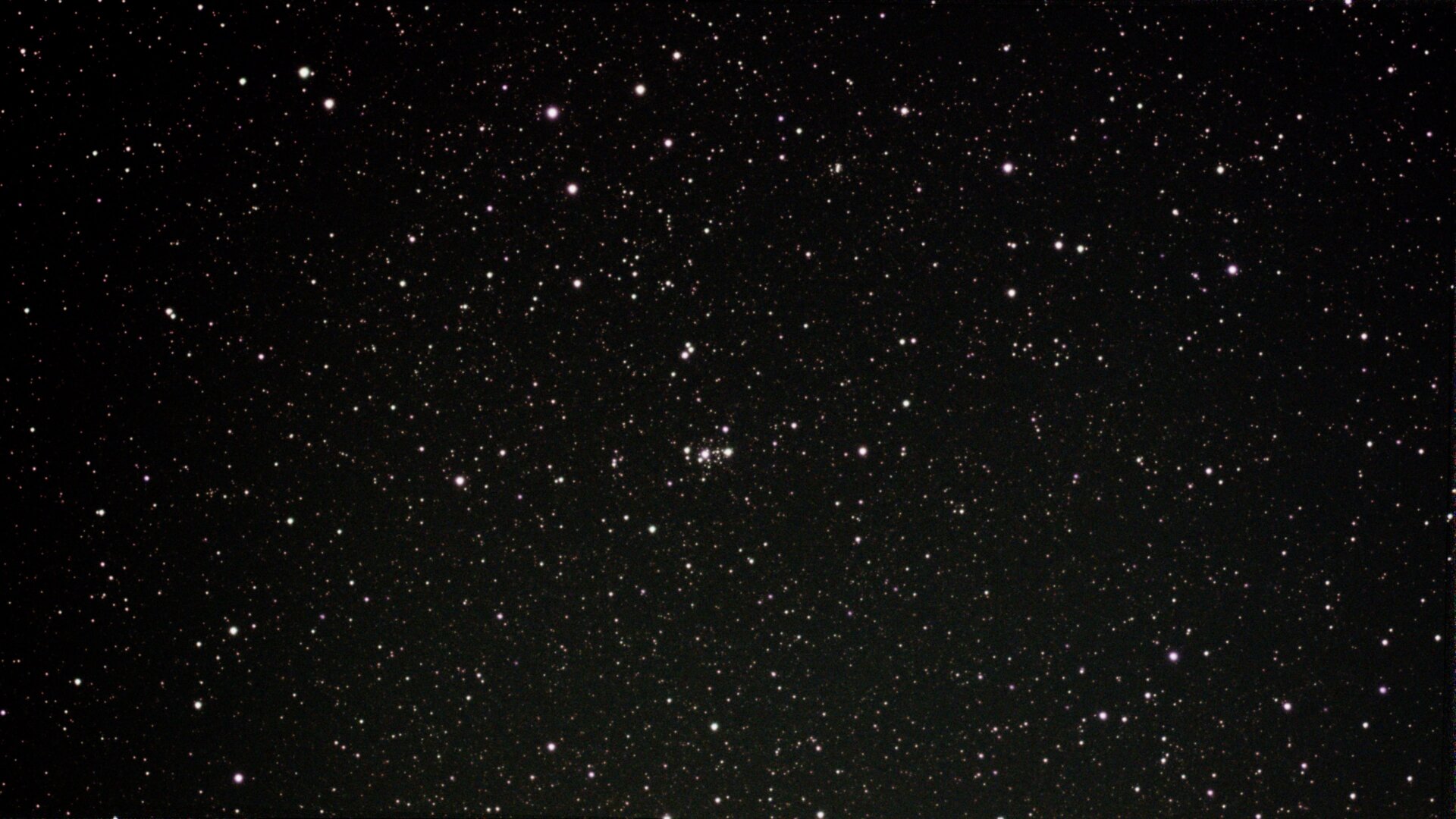 Der Sternhaufen M50 zeichnet sich durch einen tiefen, dunklen Hintergrund und scharfe Sterne aus, wie sie von Dwarf 2 und ohne externe Bearbeitung abgebildet wurden 