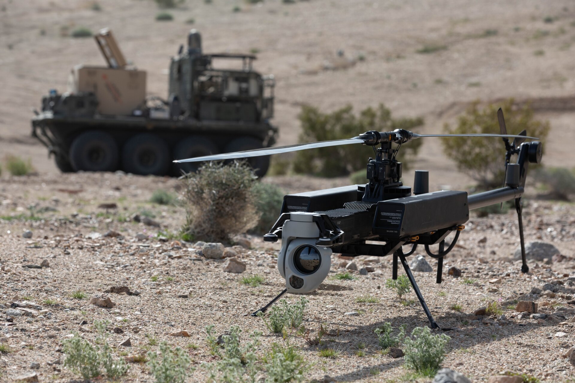 Das unbemannte Flugzeugsystem Ghost-X wartet auf seinen Start während laufender Experimente am Project Convergence-Capstone 2024 am 11. März 2024 in Fort Irwin , Kalifornien.