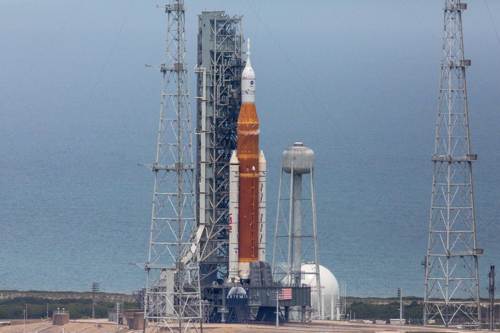 Die SLS-Rakete der NASA auf der Startrampe, 14. April 2022.