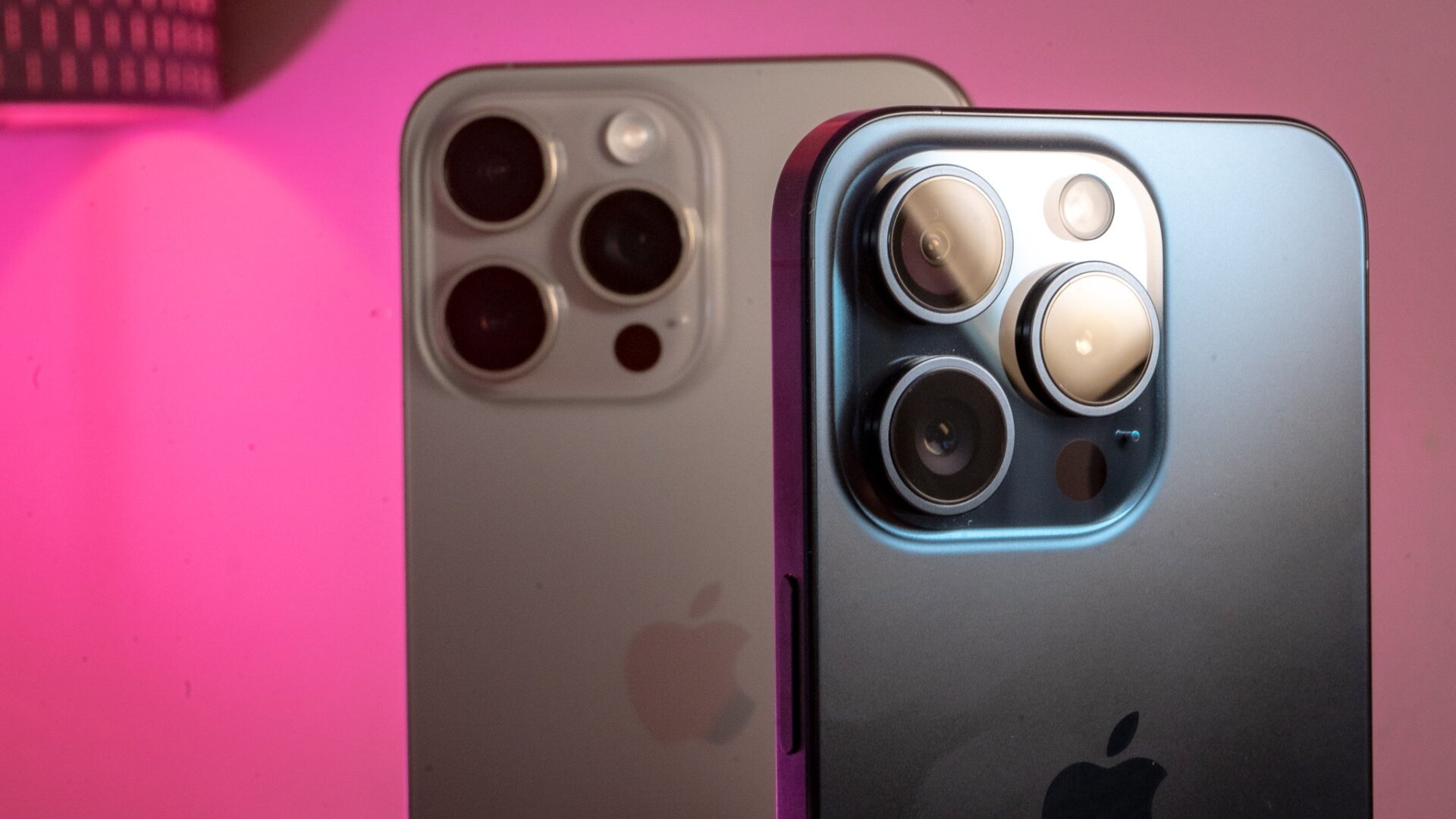 Das iPhone 15 Pro und 15 Pro Max haben leicht unterschiedliche Kamerasysteme. Nur das 15 Pro Max verfügt über einen bis 5-fachen optischen Zoom.