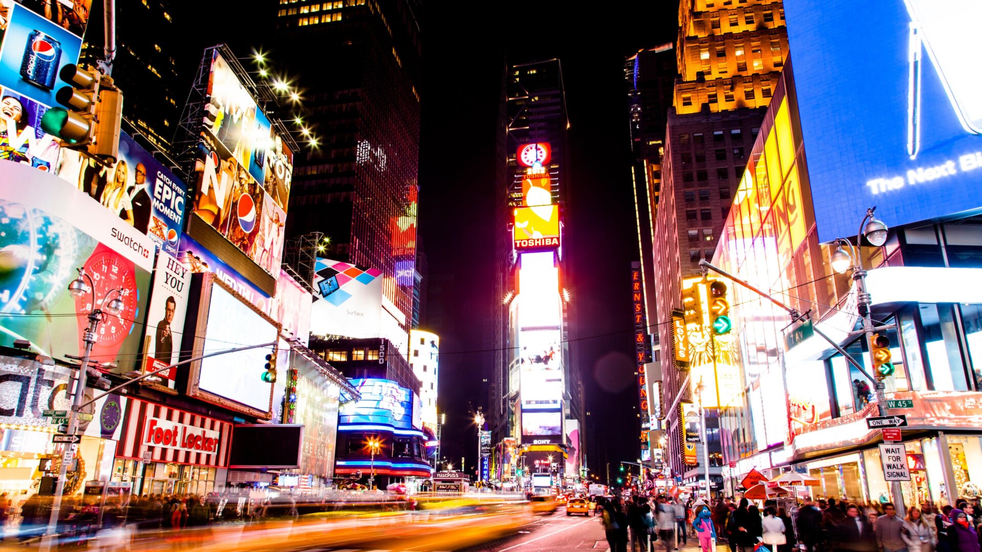 Eine nächtliche Ansicht des TimesSquare in NewYorkCityim November 2012.