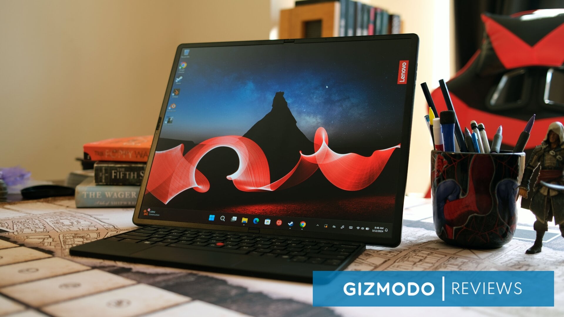 Im aufgeklappten Zustand verfügt das Lenovo ThinkBook X1 Fold 16 über einen schönen, lebendigen OLED-Bildschirm, aber seine Tastatur lässt einiges zu wünschen übrig.