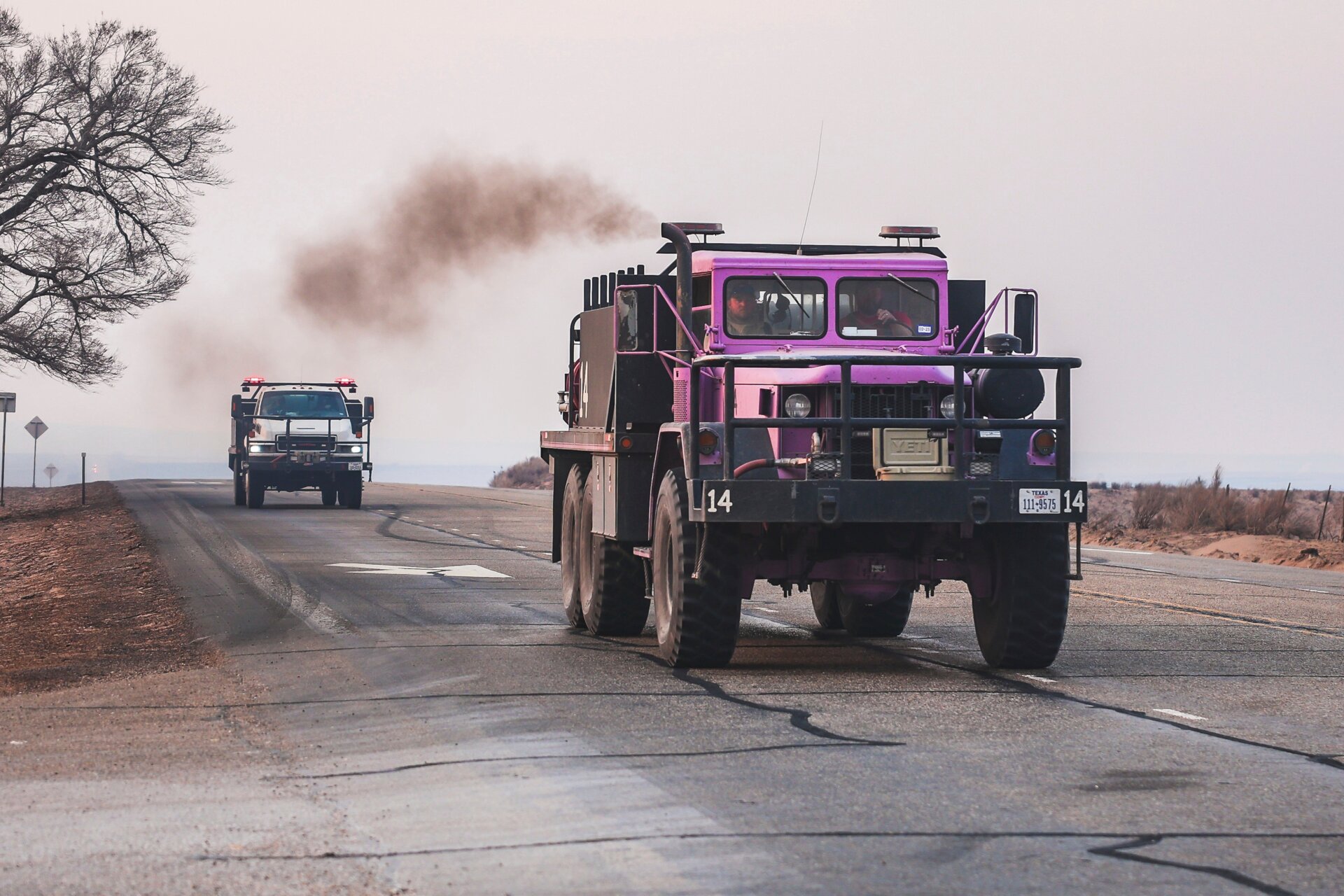Feuerwehrleute kehren zurück, um die Brandherde in Smokehouse Creek zu beseitigen, Mittwoch, 28. Februar 2024, in Kanada, Texas.