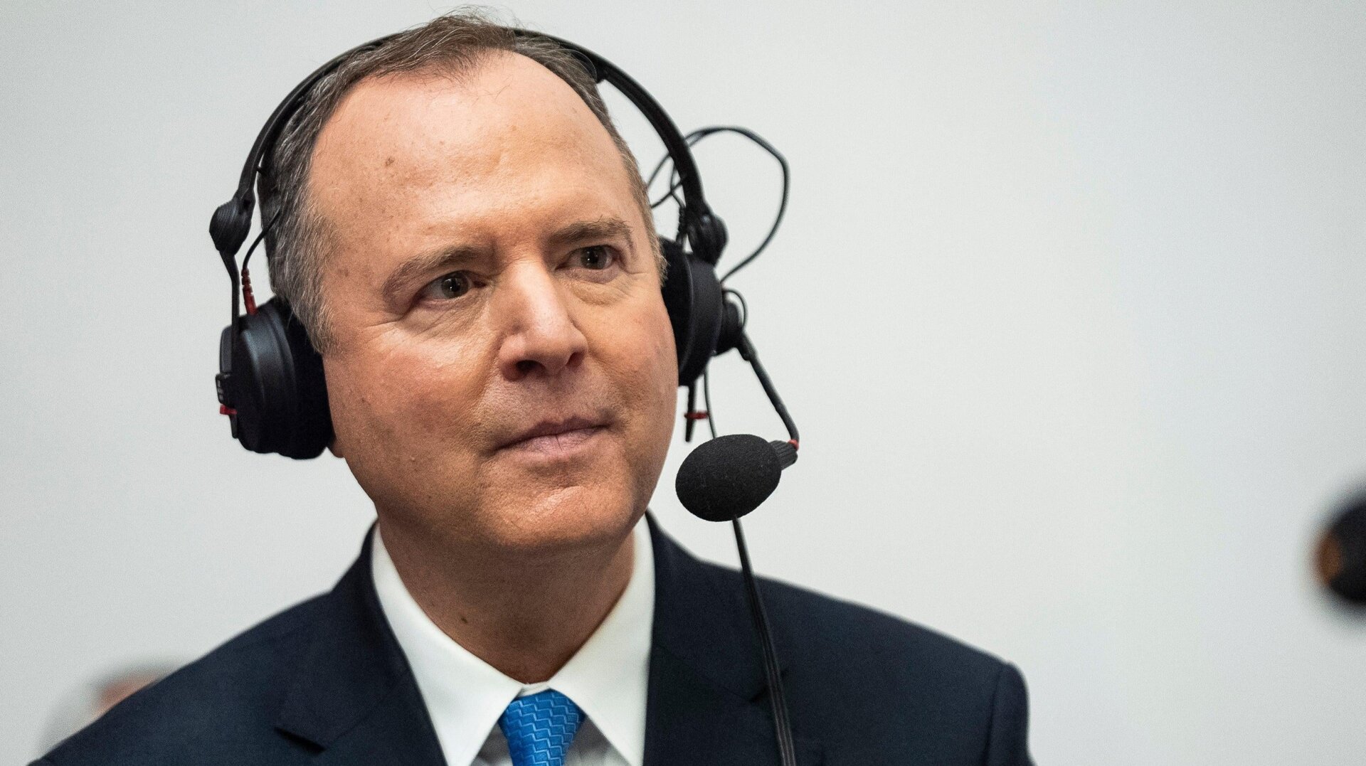 Archivfoto von Abgeordnetem Adam Schiff, der eine neue Gesetzgebung vorschlug, die KI-Unternehmen dazu verpflichten würde, dem US-amerikanischen Urheberrechtsamt offenzulegen, ob ihre Tools mit urheberrechtlich geschützten Daten trainiert wurden.