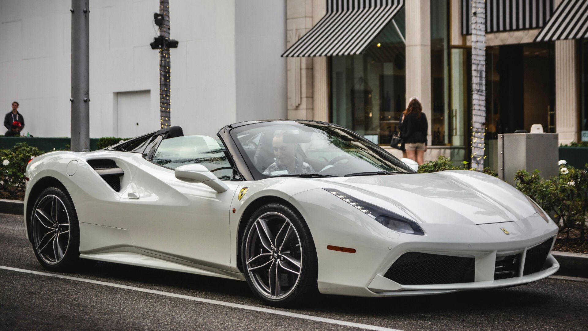 Archivfoto eines Ferrari-Cabriolets von 2017, einem der Autotypen, die letzte Woche mutmaßlich von Teenagern in Australien gestohlen wurden und über die sie in den sozialen Medien berichteten.