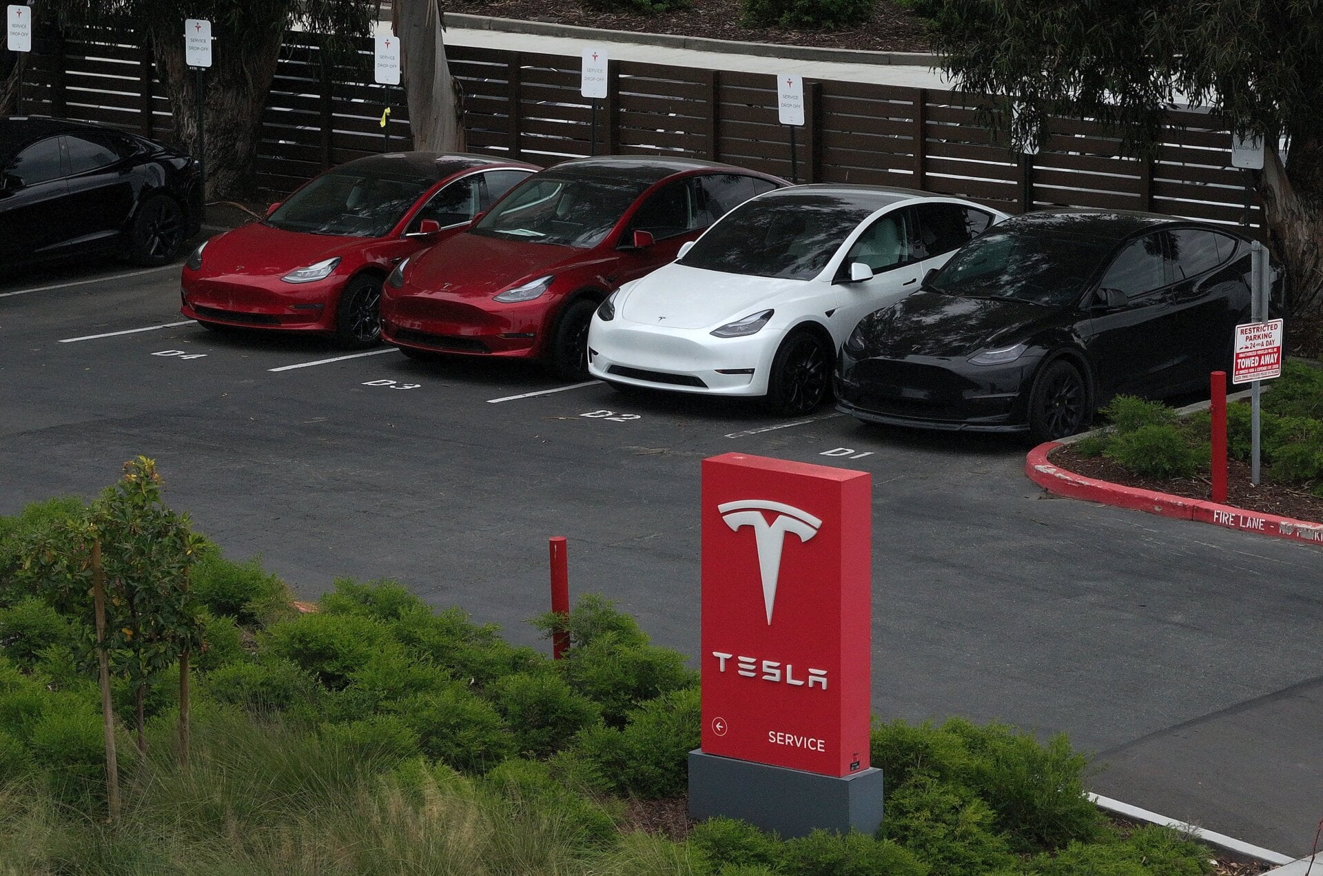 Die Fahrerassistenztechnologie von Tesla wurde von mehreren US-Behörden untersucht, darunter auch von der National Highway Traffic Safety Administration.