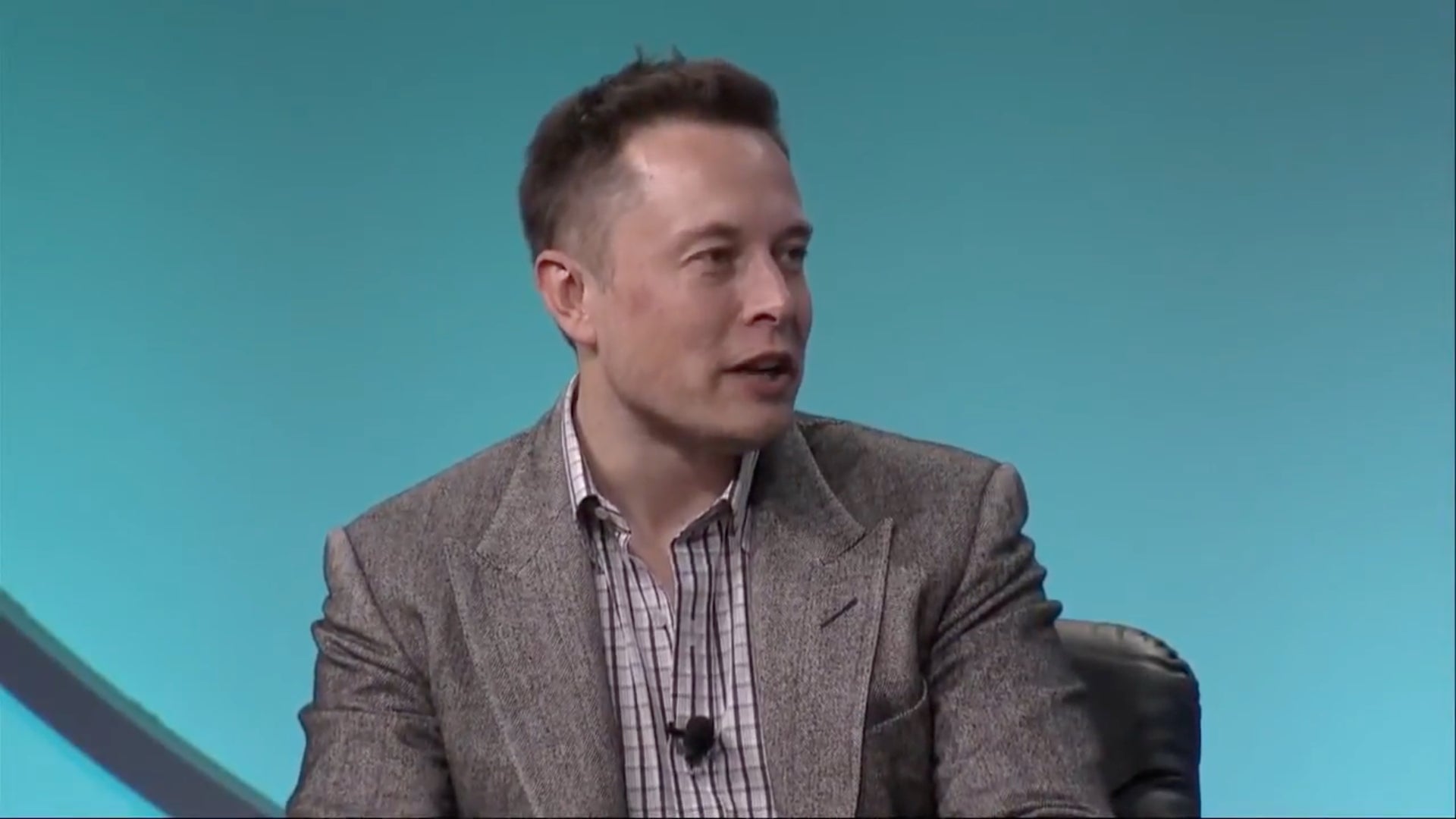 Elon Musk wird im Mai 2013 während der globalen Konferenz des Milken Institute interviewt.