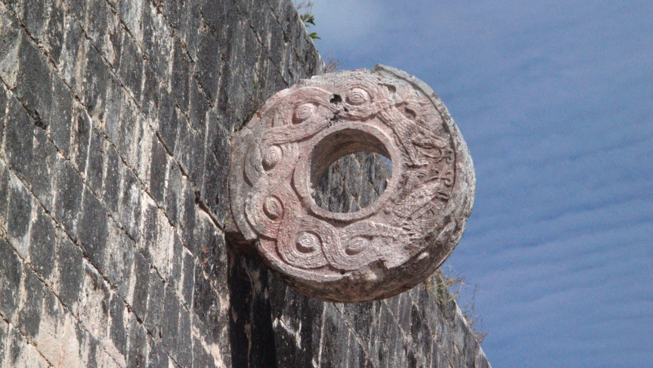 Ein Tor im Ballspielplatz von Chichén Itzá.