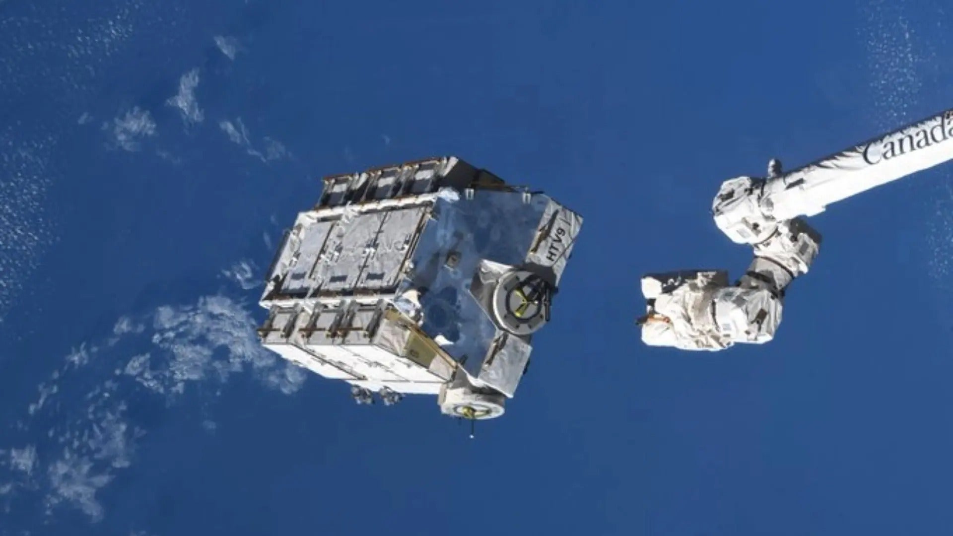 Die Batteriepalette wie sie 2021 von der ISS freigegeben wurde.