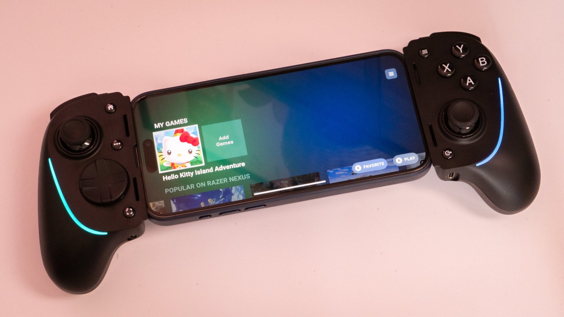 Das Razer Kishi Ultra auf einem iPhone 15 Pro Max. 