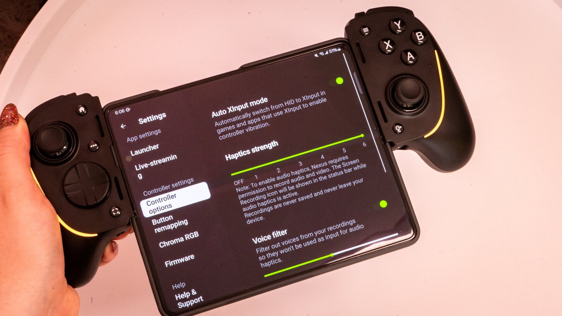 Ein Blick auf das Einstellungsfenster des Razer Nexus auf dem Galaxy Z Fold 5. 