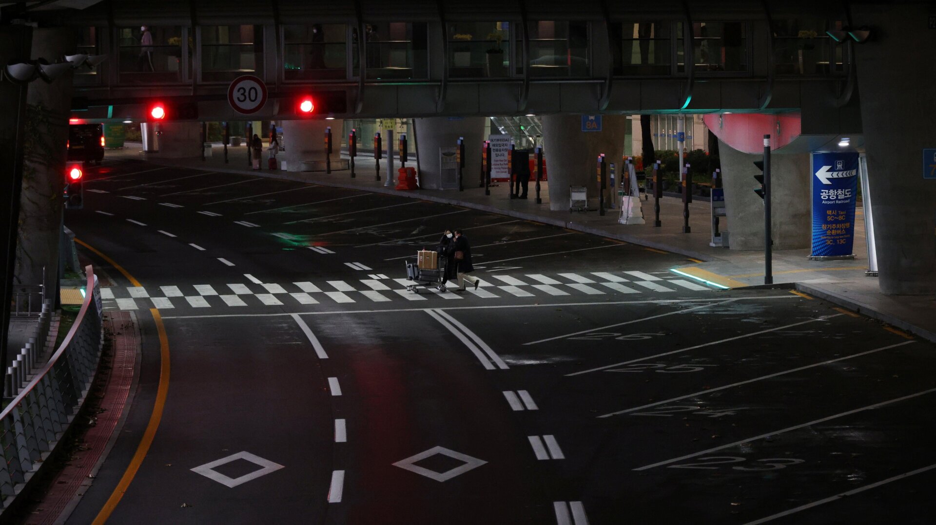 Ein Zebrastreifen am internationalen Flughafen Incheon