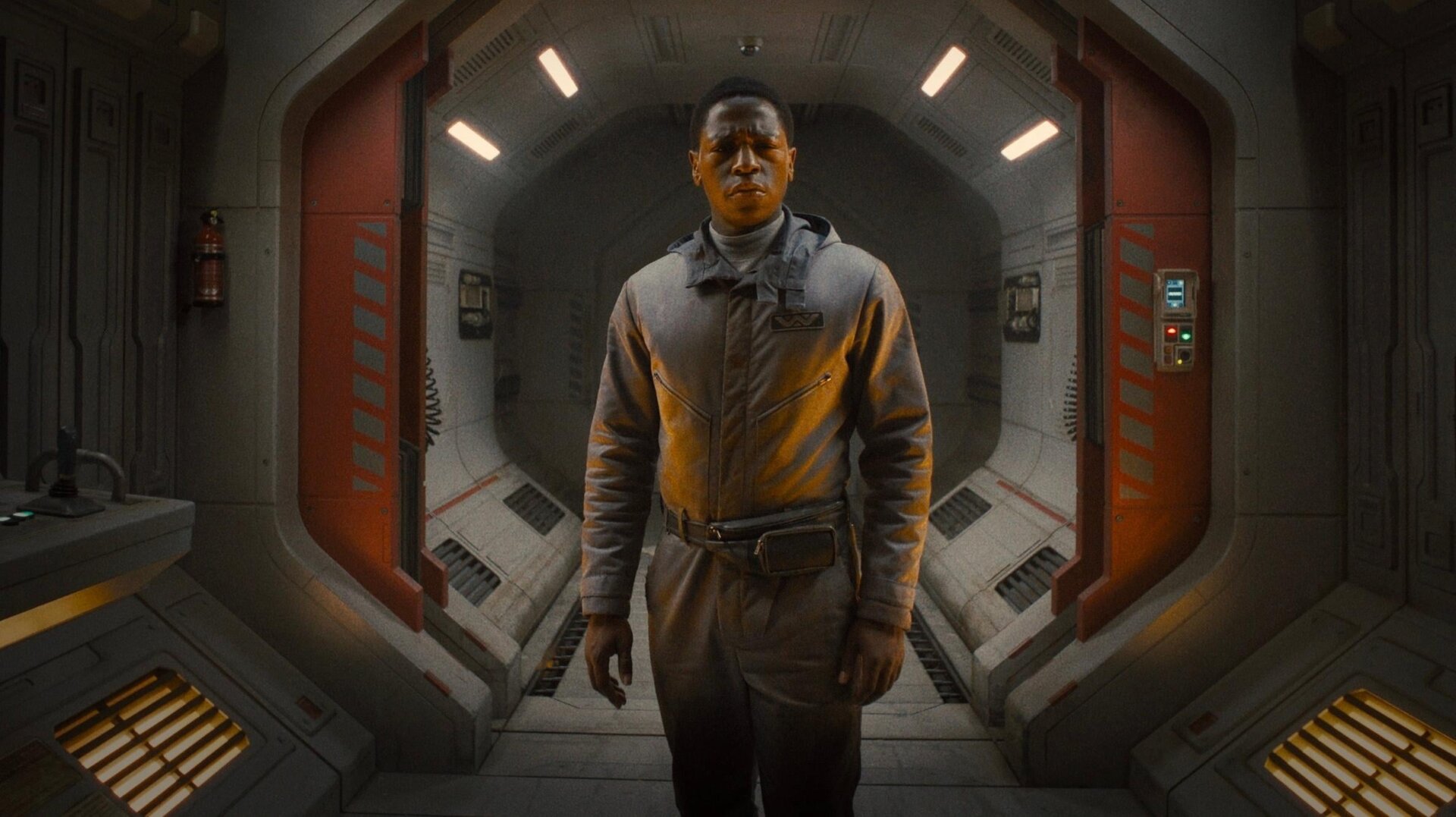 David Jonsson als Andy, der Synthetiker im Film.