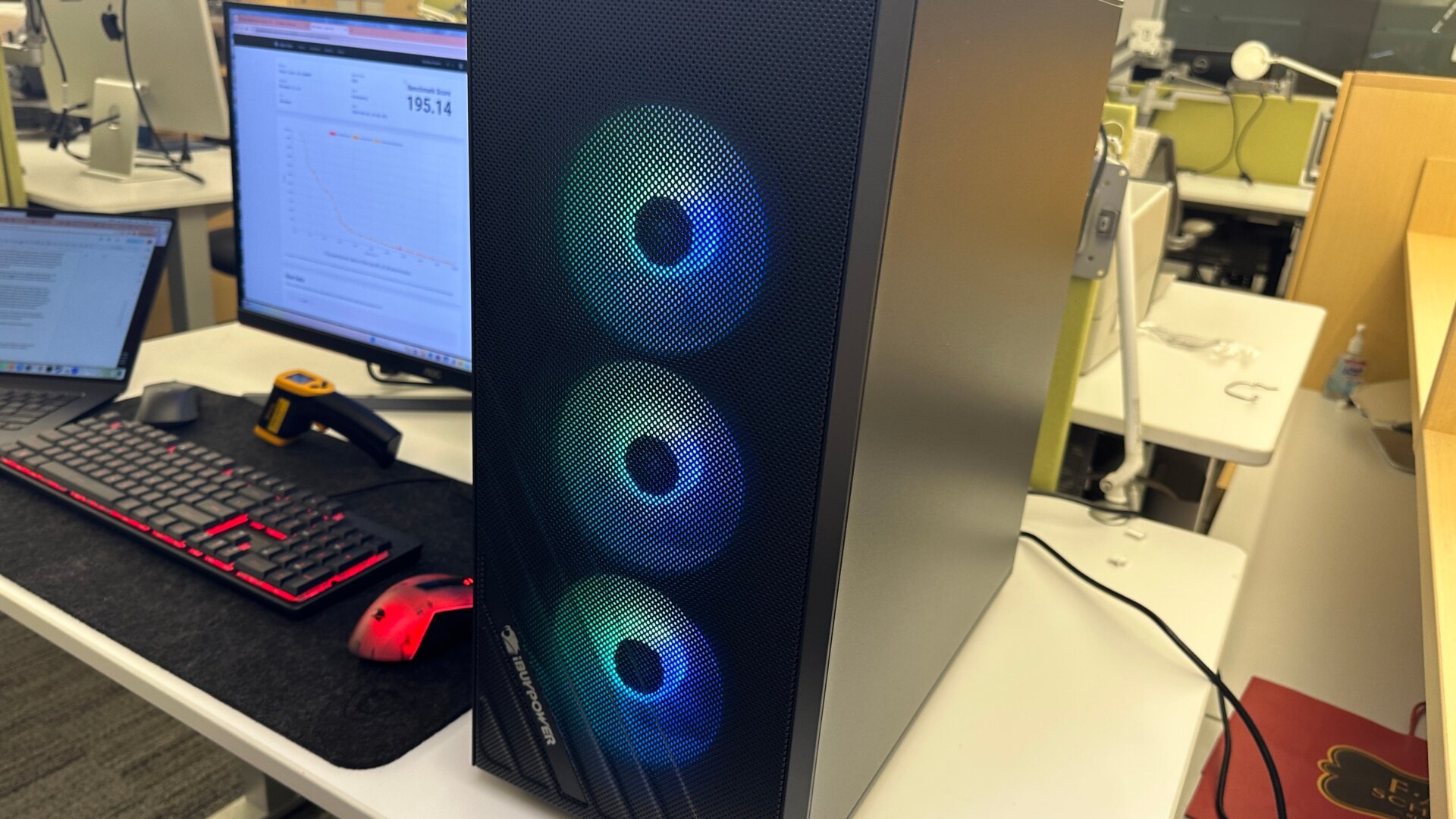 Photo: Kyle Barr / Gizmodo