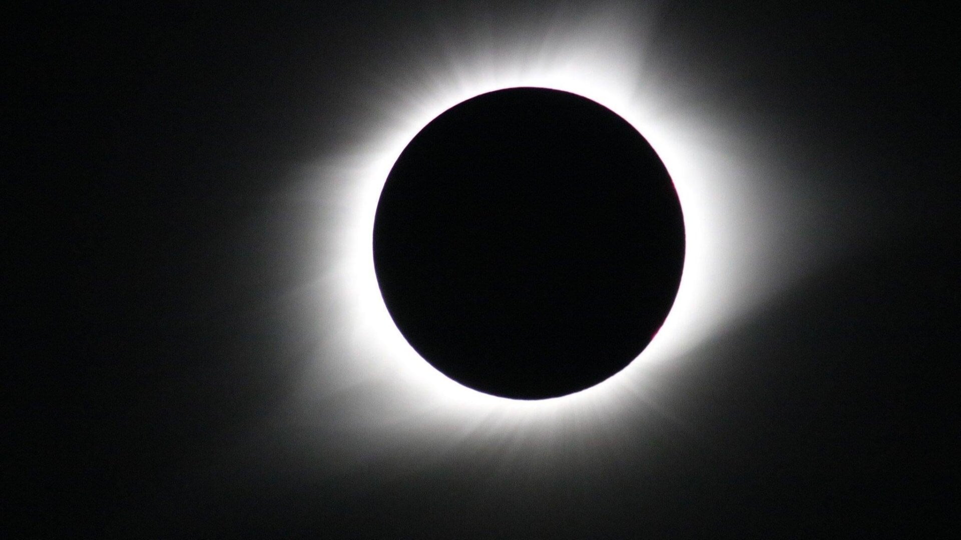 Ein Blick auf die totale Sonnenfinsternis 2017 von Madras, Oregon.