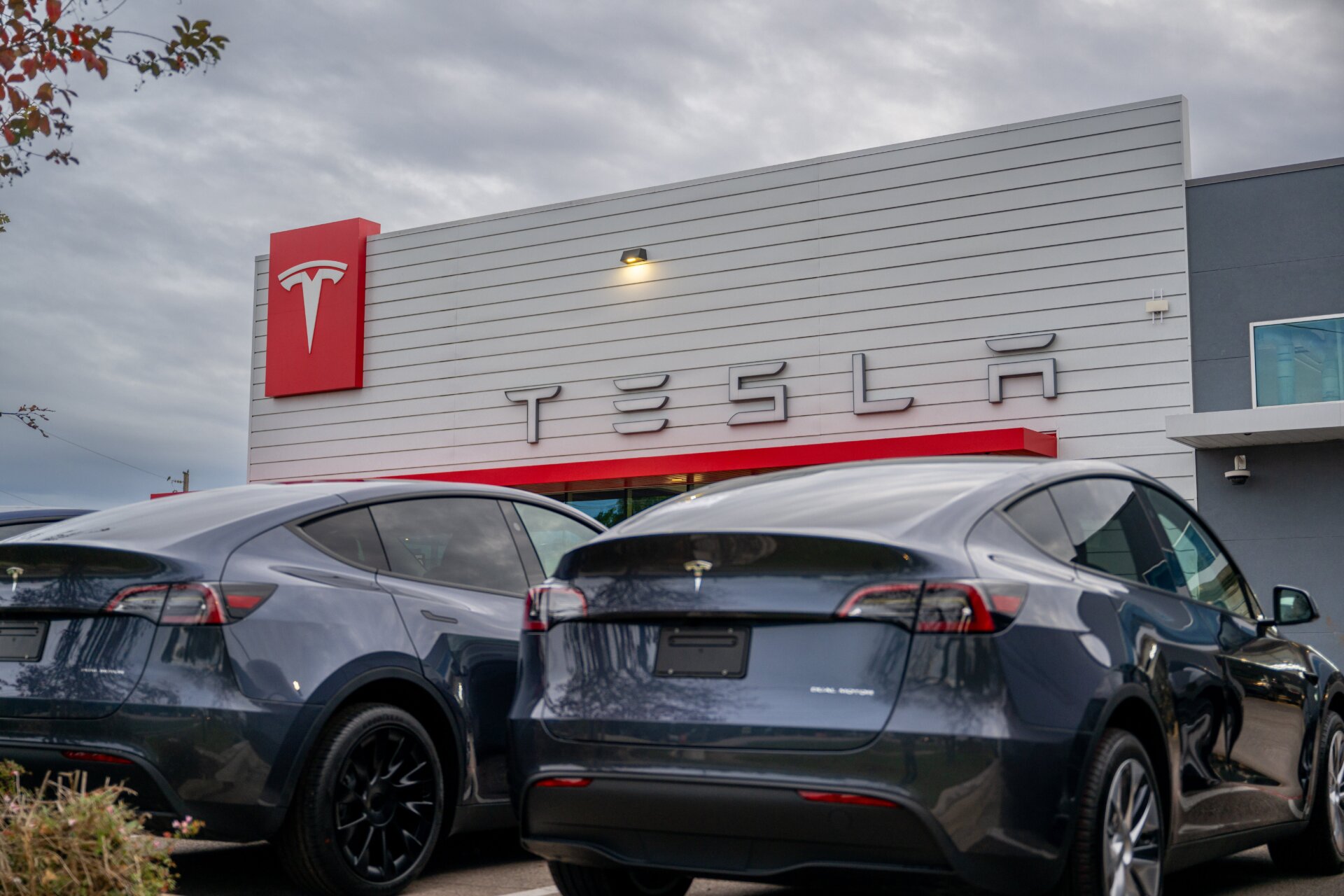 Tesla hat im Dezember 2023 mehr als 2 Millionen Fahrzeuge zurückgerufen – fast seine gesamte US-Flotte.