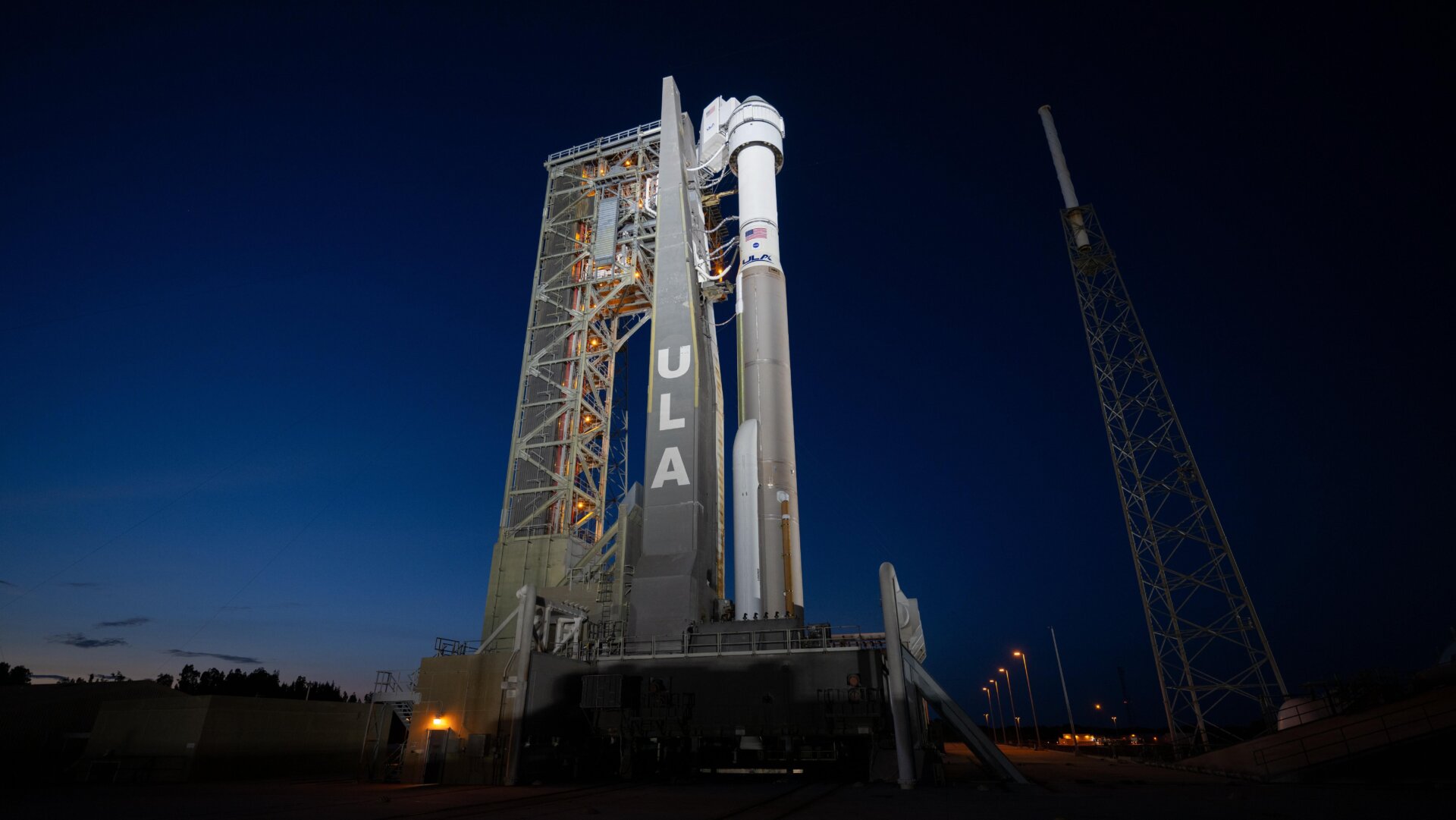 Eine Atlas-V-Rakete der United Launch Alliance mit Boeings Raumschiff Starliner an Bord auf der Startrampe im Space Launch Complex-41.