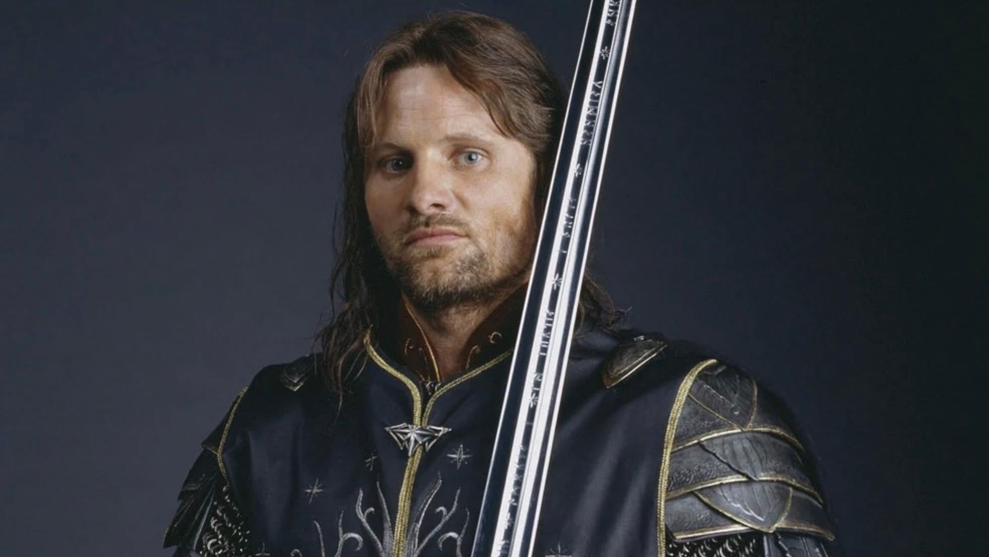 Viggo Mortensen und Andúril von Herr der Ringe.