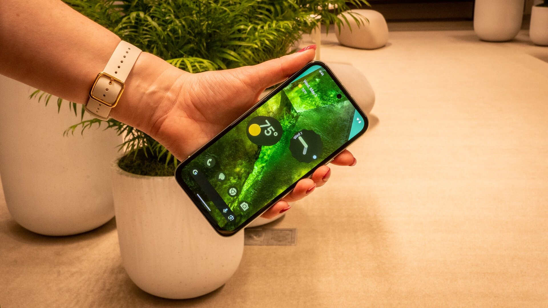 Das Google Pixel 8a verfügt über ein 6,1-Zoll-Actua-Display.