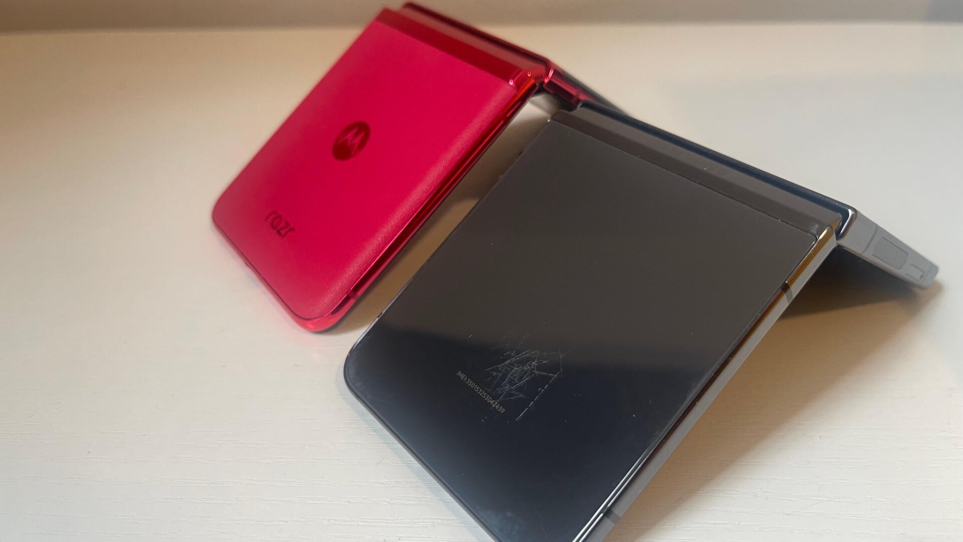 Das Gehäuse des ZFlip 5 ist etwas zu anfällig für Kratzer. 