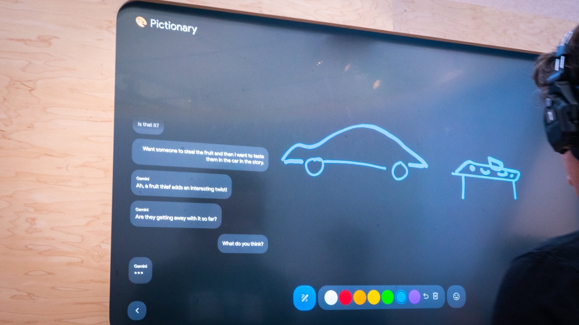 Eine Vorschau auf den Pictionary-Modus von Project Astra, ein weiteres Angebot im Demoraum.