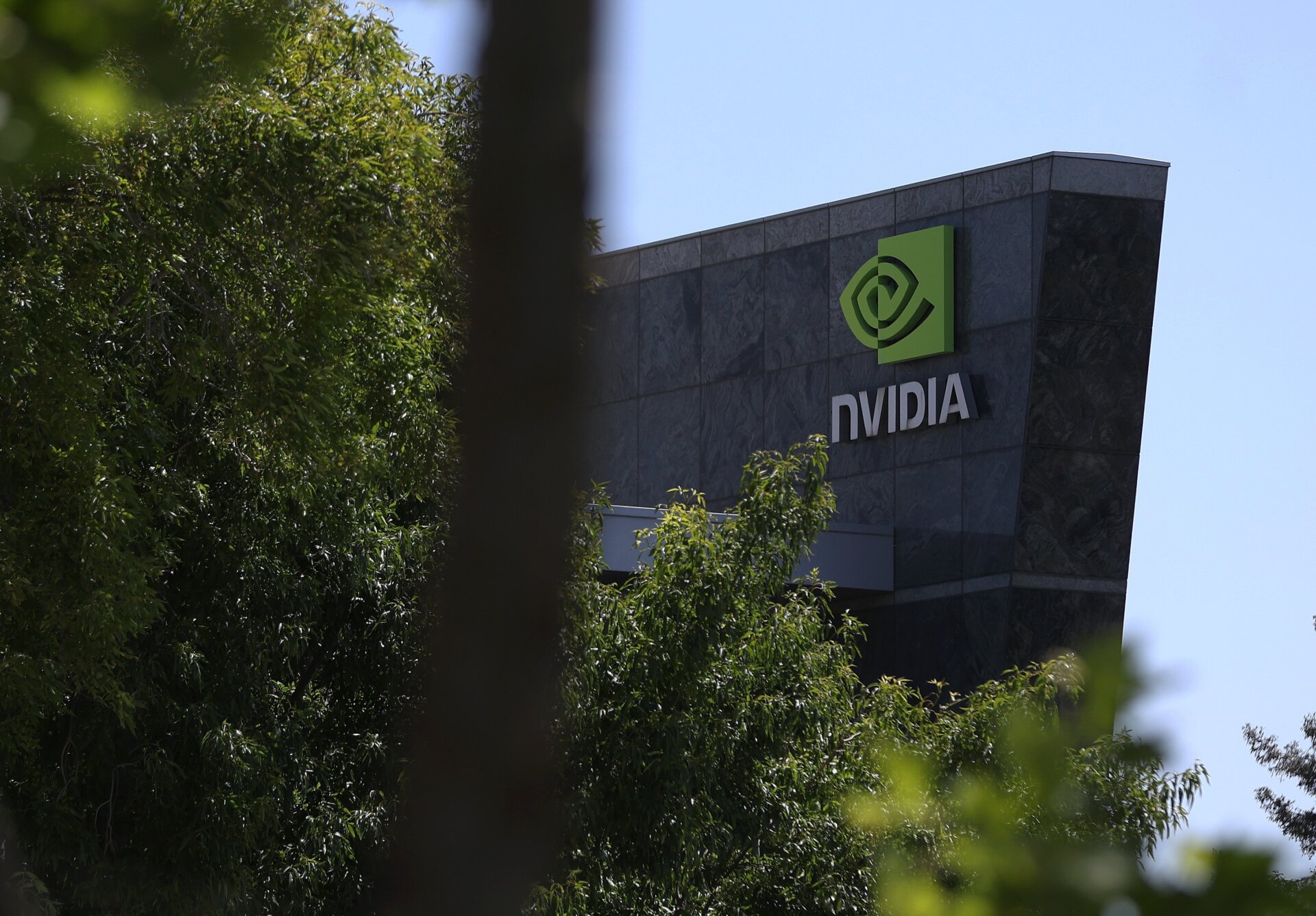 Am 21. Mai 2024 steht vor dem Nvidia-Hauptsitz in Santa Clara, Kalifornien, ein Schild.