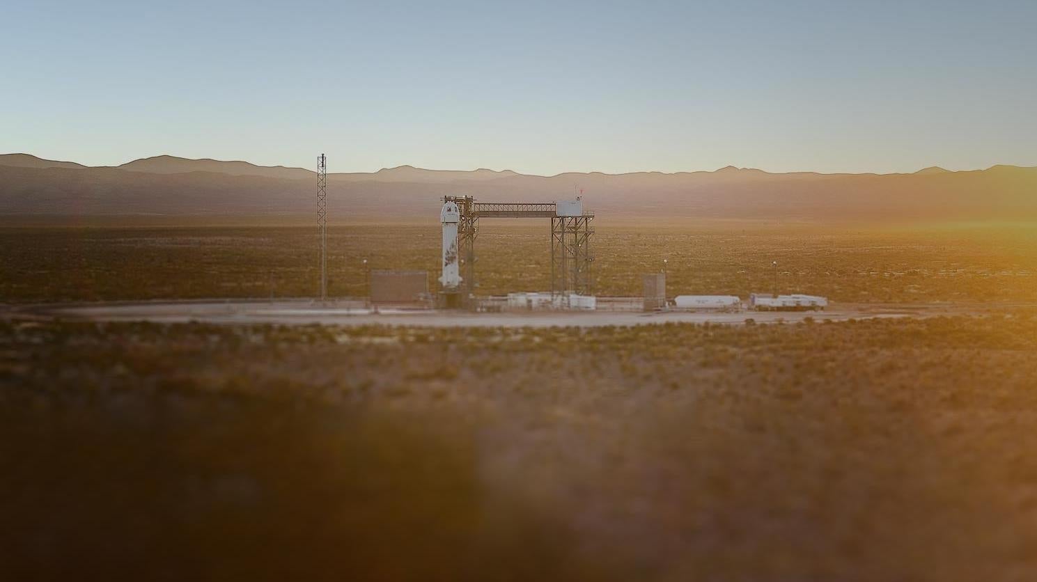Die New Shepard-Rakete von Blue Origin auf  ihrer  Startrampe in West-Texas.