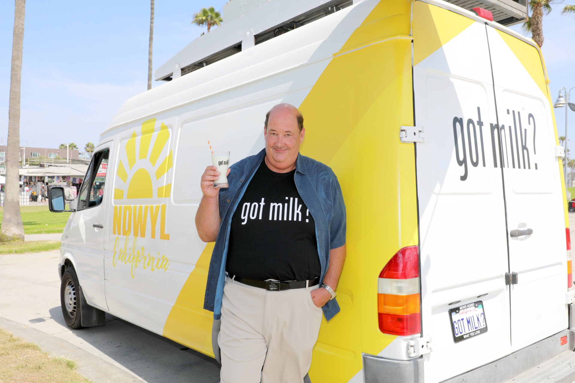 „The Office“-Schauspieler Brian Baumgartner posiert für ein Werbefoto aus dem Jahr 2023 für „Never Doubt What You Love“, eine pro-Milch-Parodie-Nachrichtenkampagne des California Milk Processor Board.