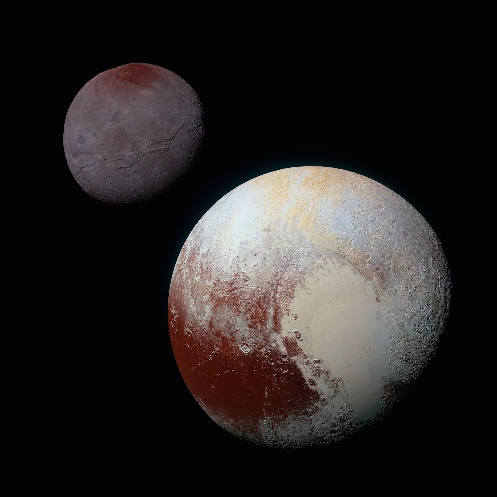 Pluto im Vordergrund und Charon im Hintergrund. 