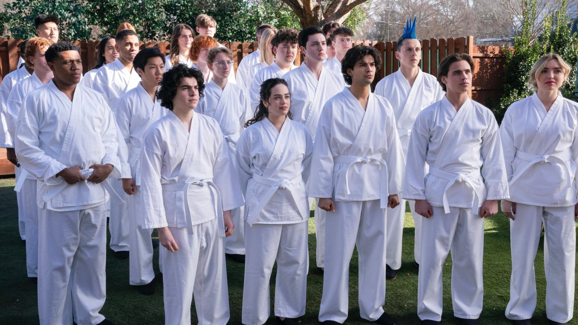 Die gebündelten Kräfte von Cobra Kai.