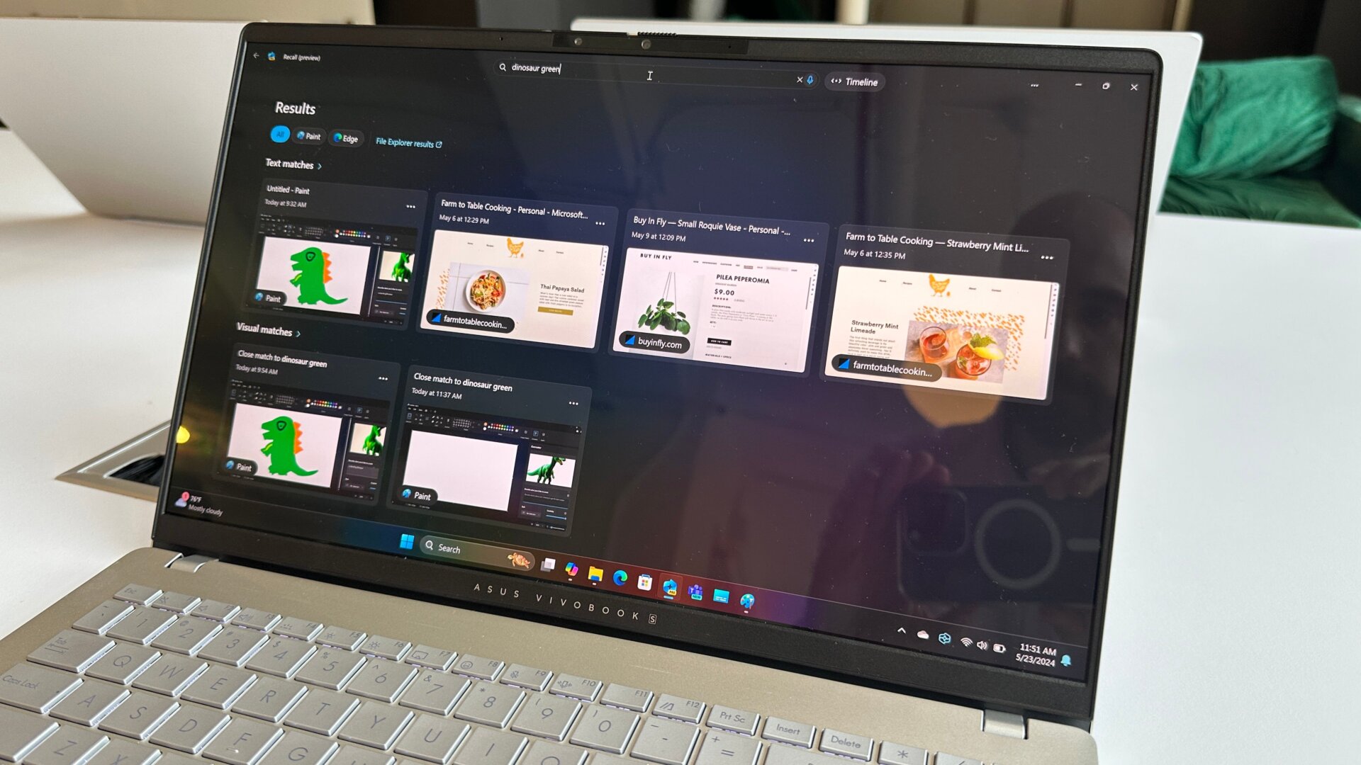 Die Recall-Funktion macht Tausende von Screenshots, damit Sie Ihre vergangenen PC-Aktivitäten noch einmal durchsehen können. Sie wird auch als „Albtraum für die Privatsphäre“ bezeichnet.