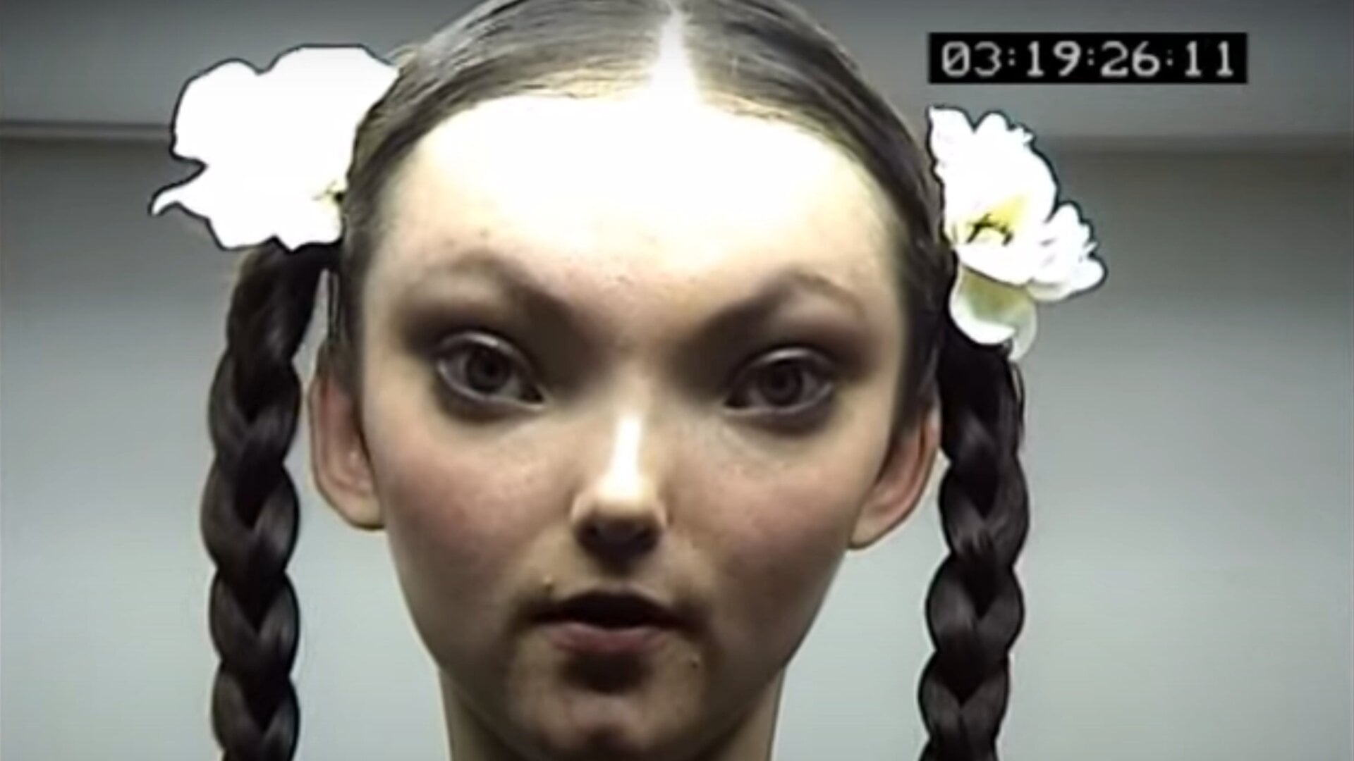 In Sonys „Mental Wealth“-Werbung aus dem Jahr 1999 war eine junge Schottin mit auseinanderstehenden Augen und einer Vorliebe für kryptische Sprache zu sehen.