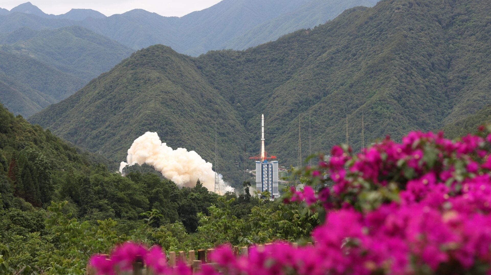 Am 22. Juni 2024 startet eine Rakete vom Typ Langer Marsch-2C mit einem gemeinsam von China und Frankreich entwickelten astronomischen Satelliten an Bord.