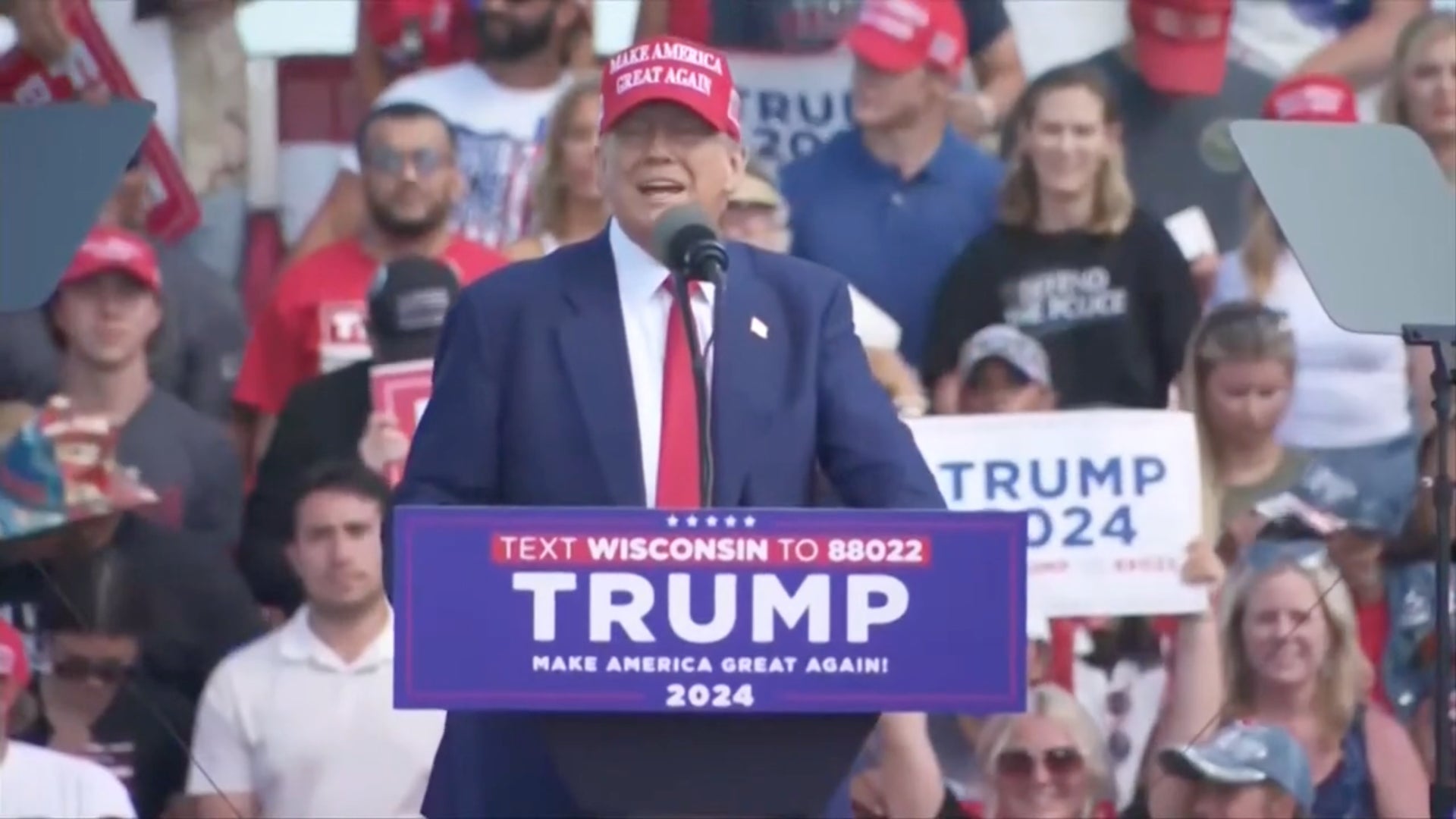 Donald Trump bei einer Kundgebung in Racine, Wisconsin, am 18. Juni 2024, wo er beim Versuch, seine geistige Eignung für das Amt zu demonstrieren, häufig verschiedene Fachbegriffe verwechselte.