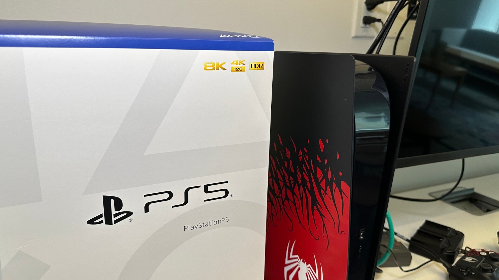 Auf keiner neuen Verpackung für die PS5 ist das 8K-Logo mehr zu finden. Es hätte da eigentlich nie darf da sein.
