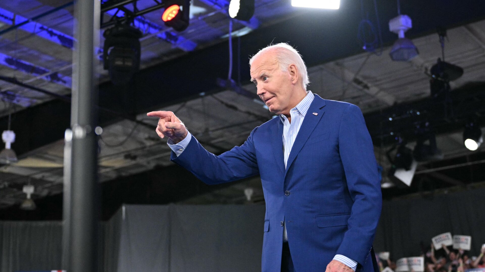 Präsident Joe Biden hält am 28. Juni 2024 in Raleigh, North Carolina, eine Kundgebung nach der Debatte ab.