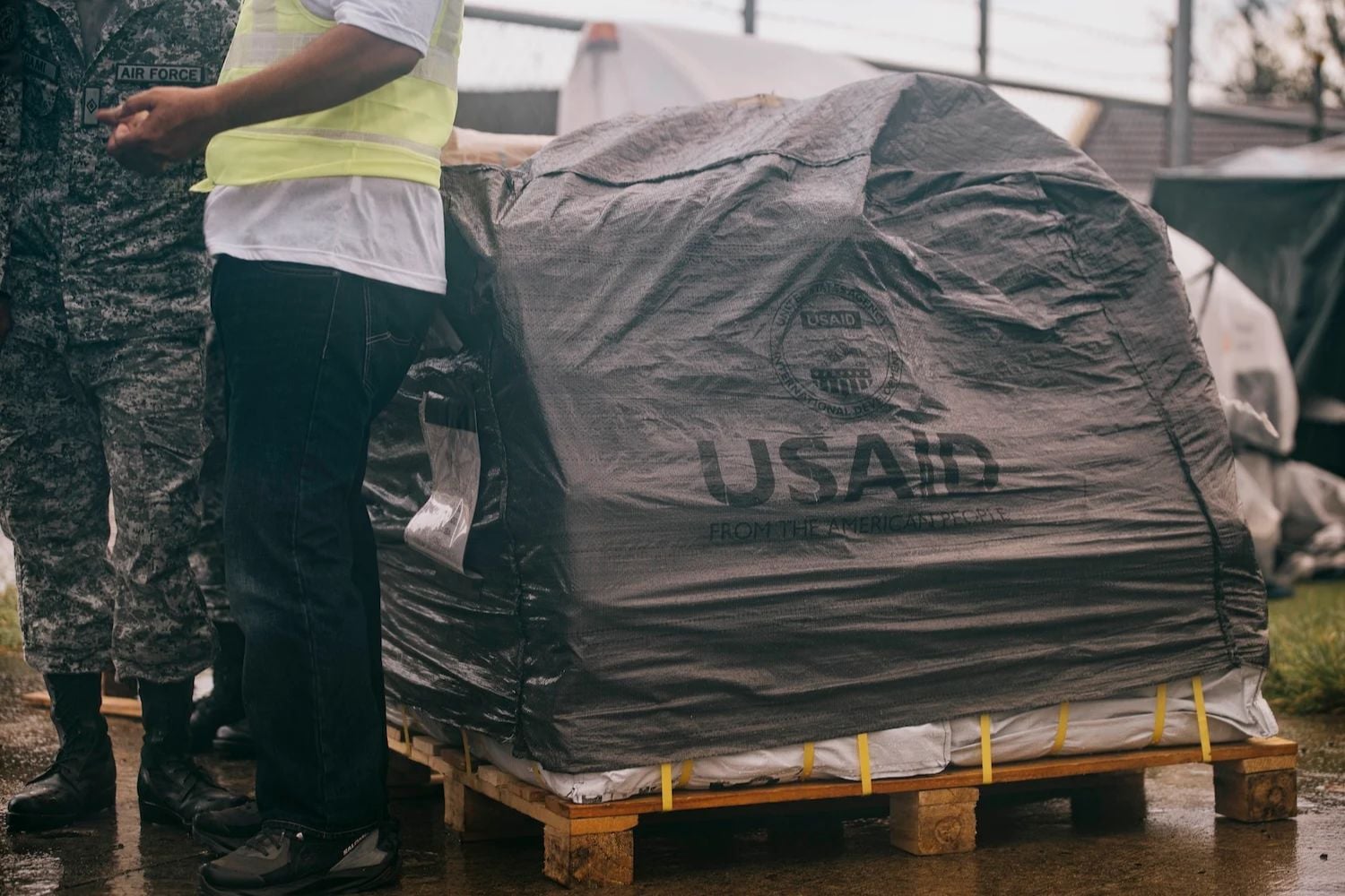 USAID leistet Katastrophenhilfe auf den Philippinen nach dem Taifun Krathon (Julian) im Norden von Luzon