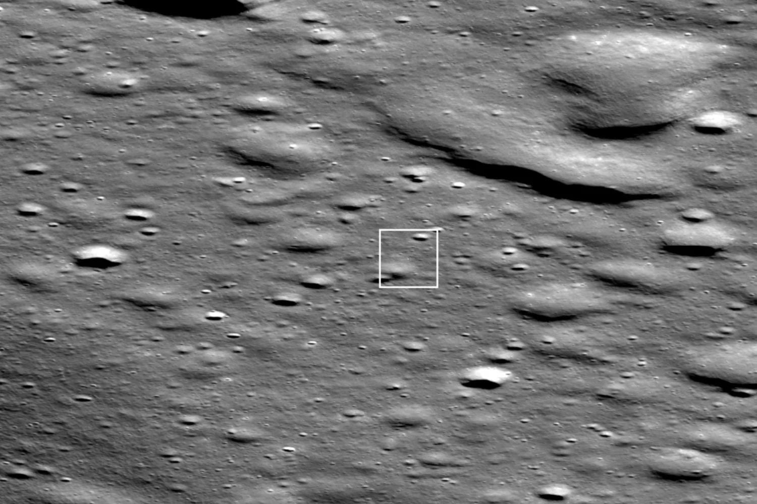 Der Firefly Blue Ghost Lander, ein weißer Punkt im eingebetteten Kasten.