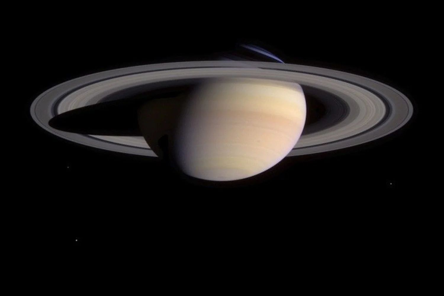 Die Cassini-Raumsonde der NASA hat dieses Bild von Saturn und seinen Ringen aufgenommen.